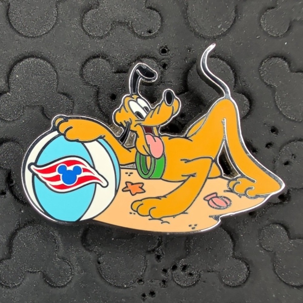 Disney parks Disney cruise line beach balls dogs Pluto trading pin LR